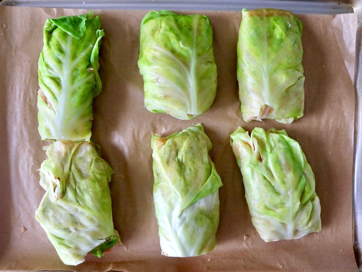 Six Cabbage rolls filled with salmon fillets.